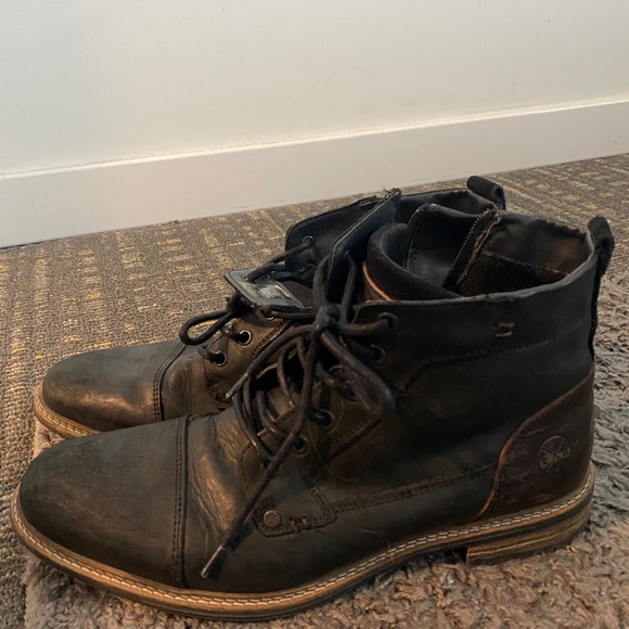 Bull boxer boots and shoes. Also Steve Madden - Picture 5 of 8